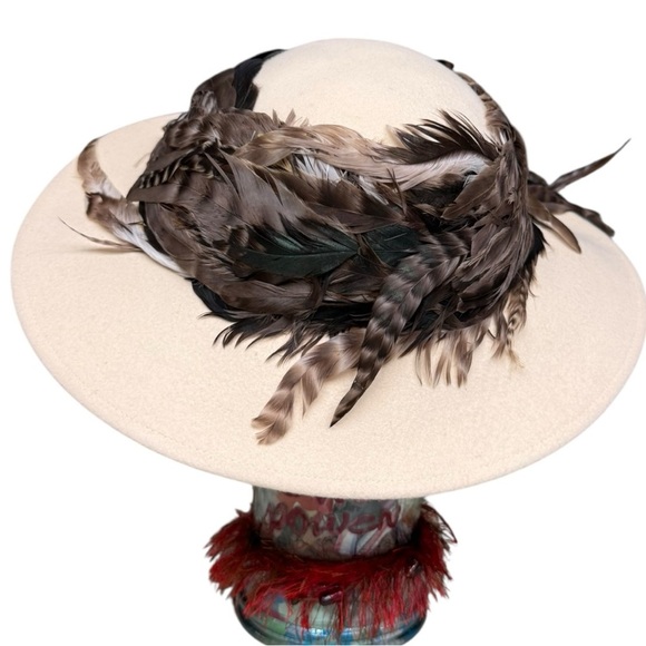 Vintage Jack McConnell Feather Hat, Cream Felt Wide Brim, Real Feathers, Rare - Picture 4 of 12
